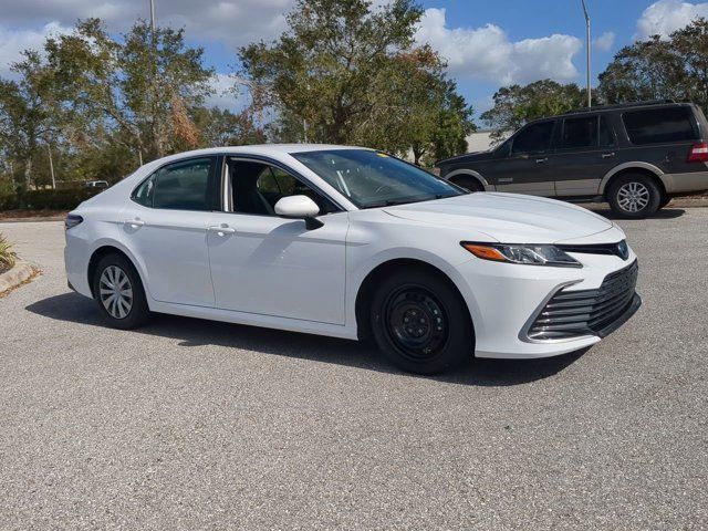 2022 Toyota Camry Hybrid LE