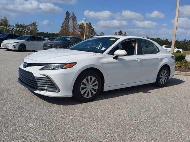 2022 Toyota Camry Hybrid LE