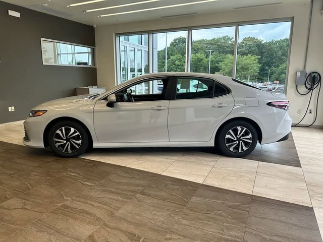 2022 Toyota Camry Hybrid LE