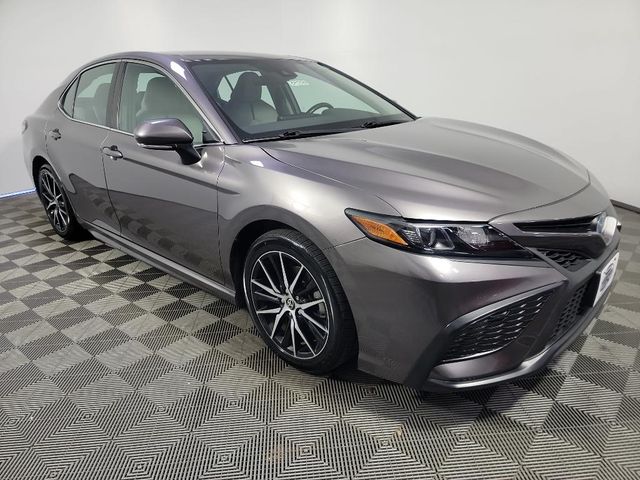 2022 Toyota Camry Hybrid SE