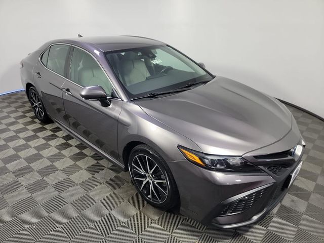 2022 Toyota Camry Hybrid SE