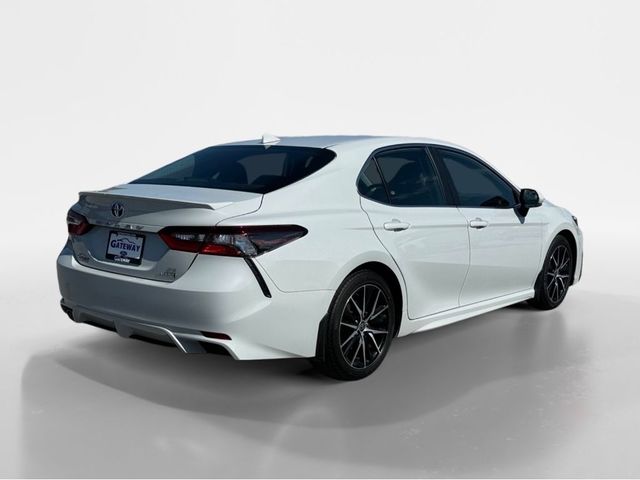 2022 Toyota Camry Hybrid SE