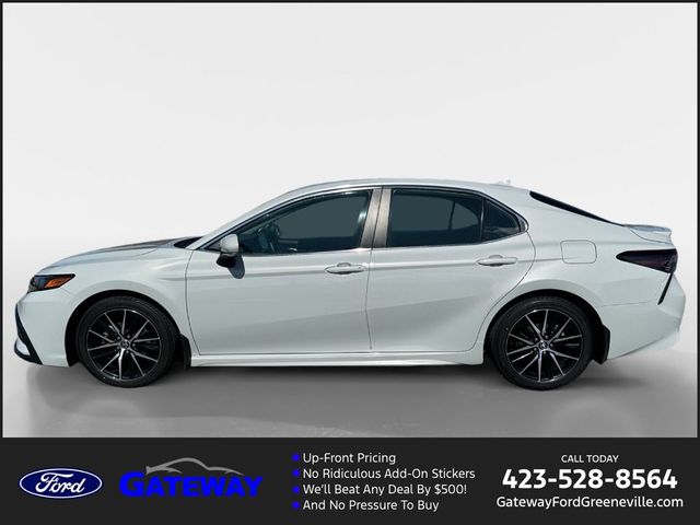 2022 Toyota Camry Hybrid SE