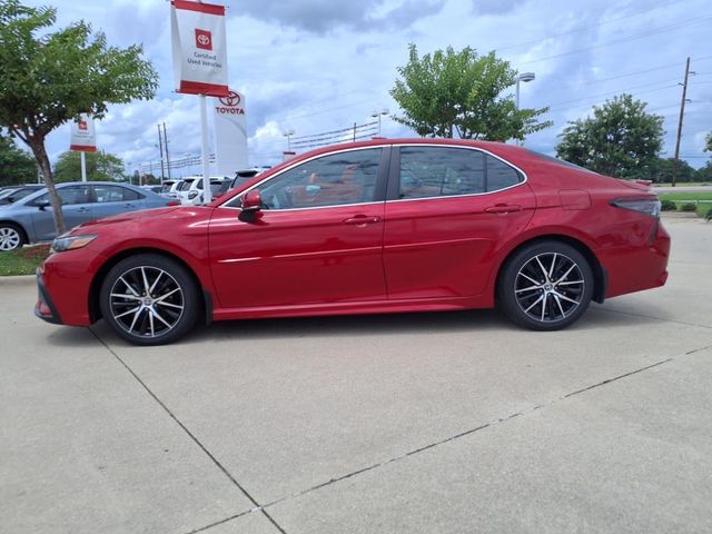 2022 Toyota Camry Hybrid SE