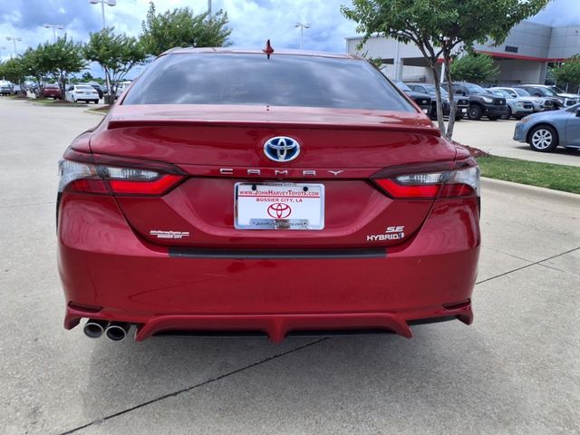 2022 Toyota Camry Hybrid SE