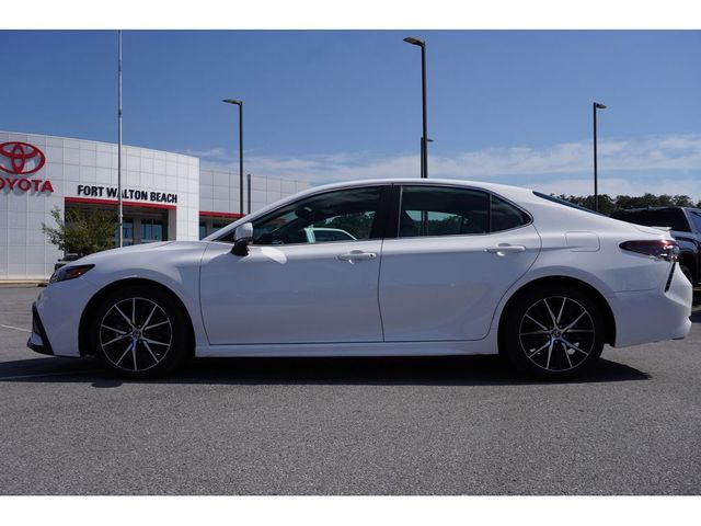 2022 Toyota Camry Hybrid SE