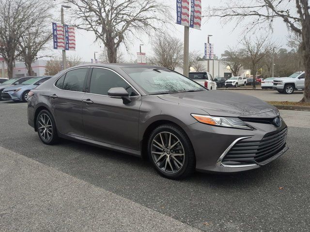 2022 Toyota Camry Hybrid XLE