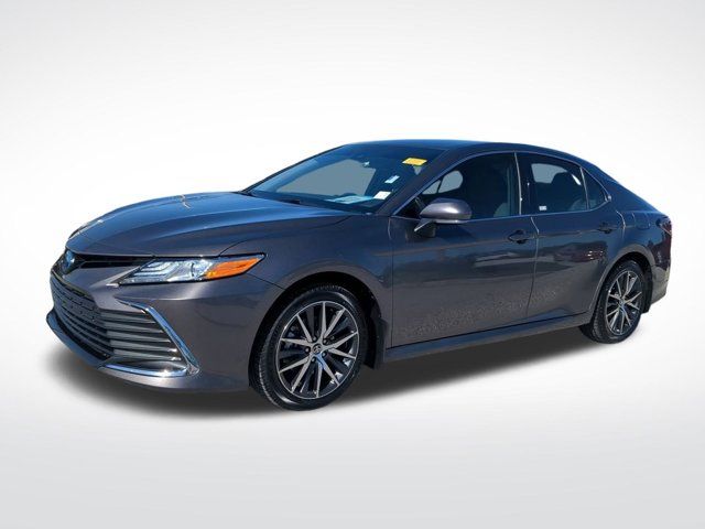 2022 Toyota Camry Hybrid XLE