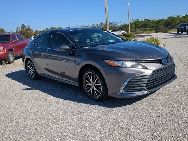 2022 Toyota Camry Hybrid XLE