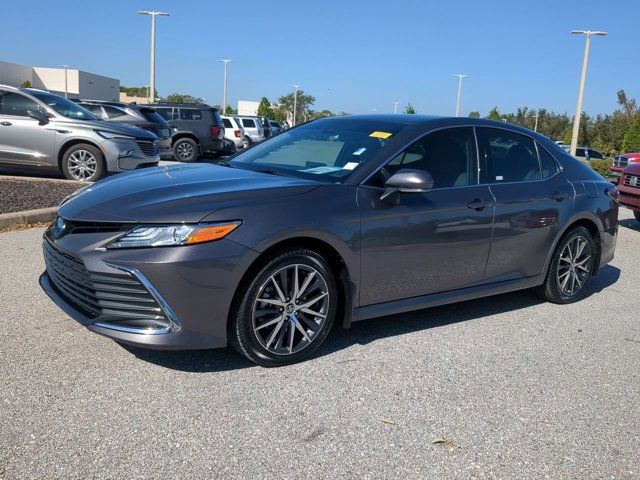 2022 Toyota Camry Hybrid XLE