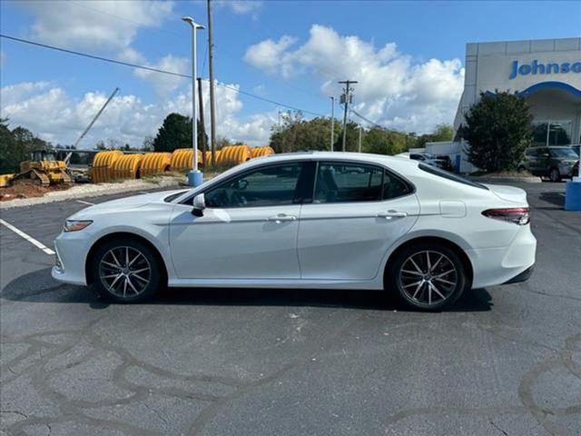 2022 Toyota Camry Hybrid XLE