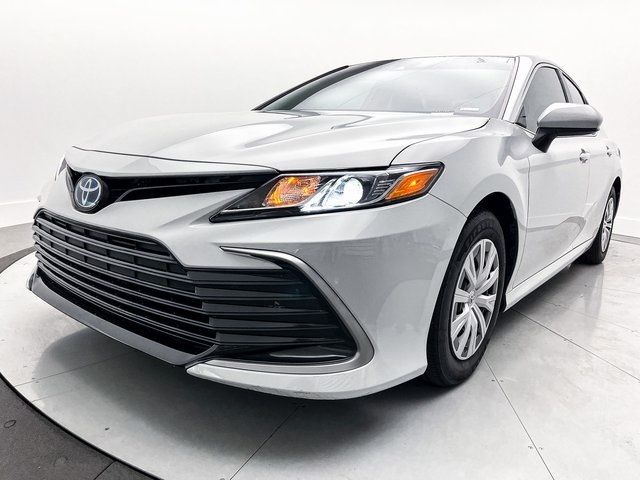 2022 Toyota Camry Hybrid LE