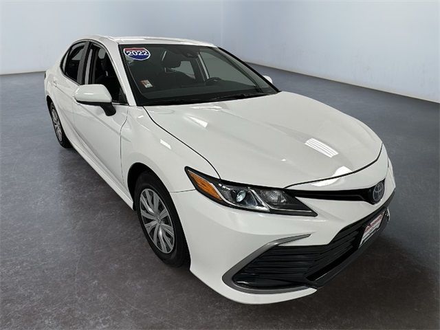 2022 Toyota Camry Hybrid LE