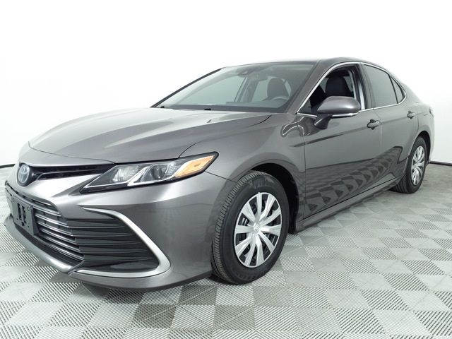 2022 Toyota Camry Hybrid LE