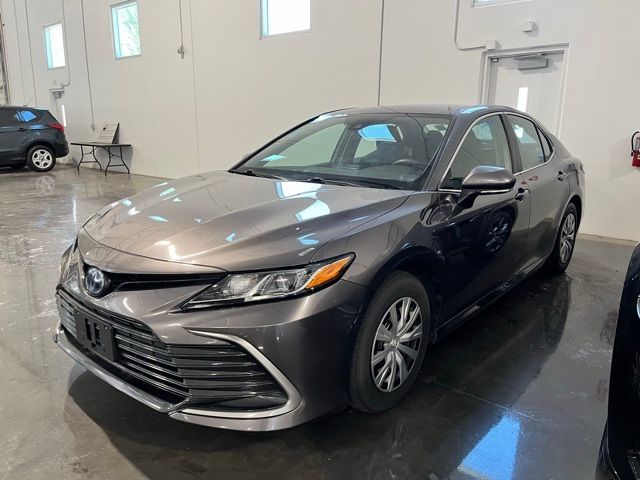 2022 Toyota Camry Hybrid LE