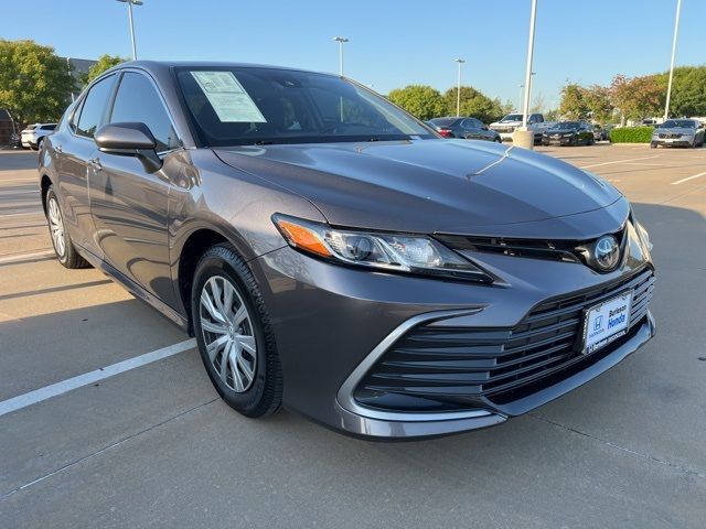 2022 Toyota Camry Hybrid LE