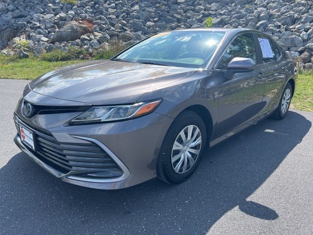 2022 Toyota Camry Hybrid LE