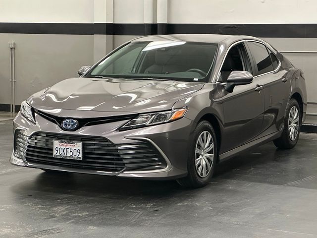 2022 Toyota Camry Hybrid LE