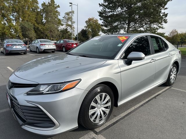 2022 Toyota Camry Hybrid LE