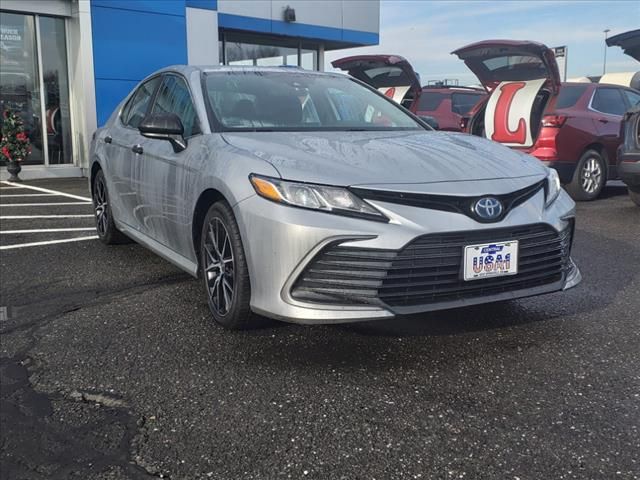 2022 Toyota Camry Hybrid LE