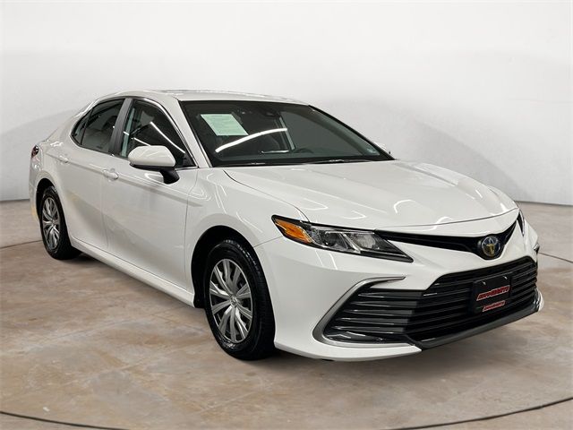 2022 Toyota Camry Hybrid LE