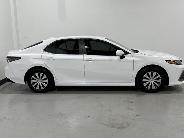 2022 Toyota Camry Hybrid LE