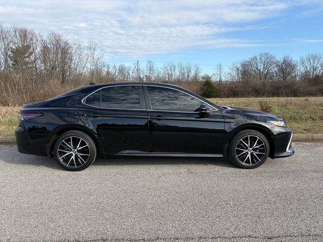 2022 Toyota Camry Hybrid LE