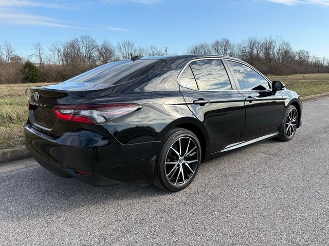 2022 Toyota Camry Hybrid LE