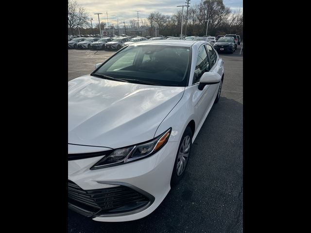 2022 Toyota Camry Hybrid LE