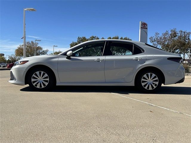 2022 Toyota Camry Hybrid LE