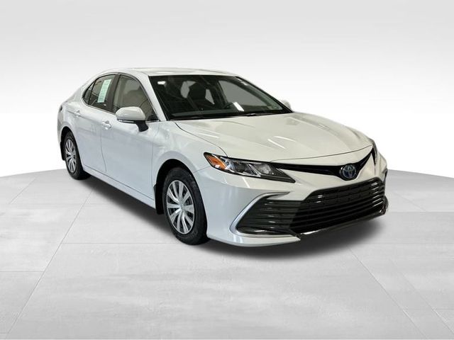 2022 Toyota Camry Hybrid LE