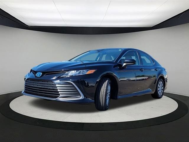 2022 Toyota Camry Hybrid LE