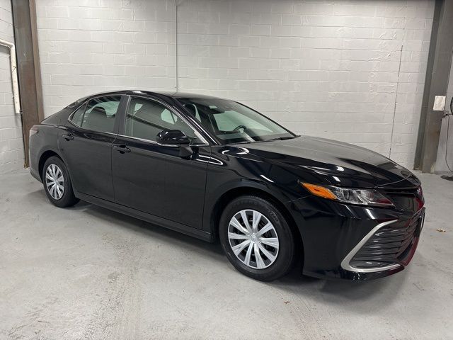 2022 Toyota Camry Hybrid LE