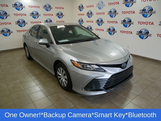 2022 Toyota Camry Hybrid LE