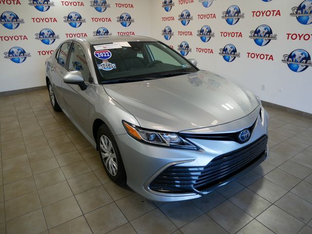 2022 Toyota Camry Hybrid LE