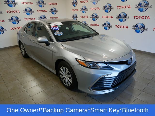 2022 Toyota Camry Hybrid LE