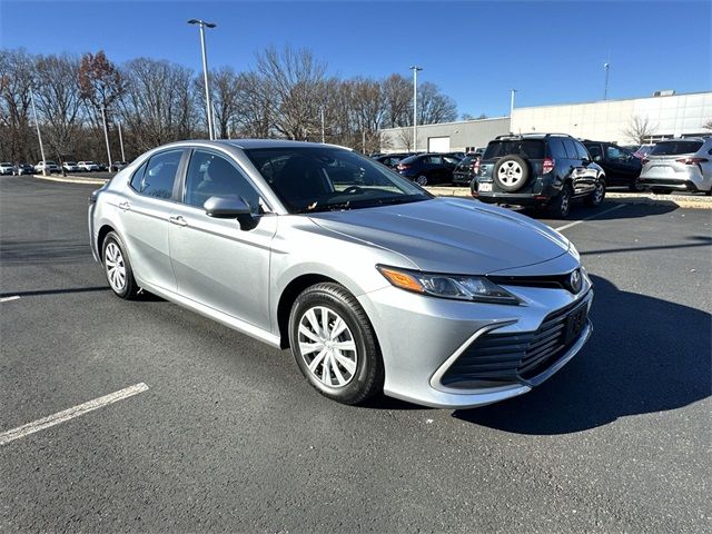 2022 Toyota Camry Hybrid LE