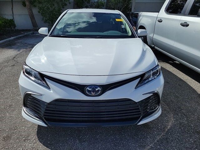 2022 Toyota Camry Hybrid LE