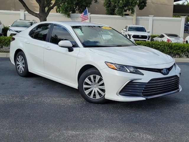 2022 Toyota Camry Hybrid LE