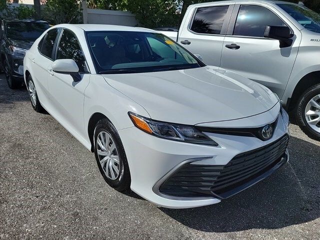 2022 Toyota Camry Hybrid LE