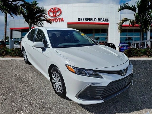 2022 Toyota Camry Hybrid LE