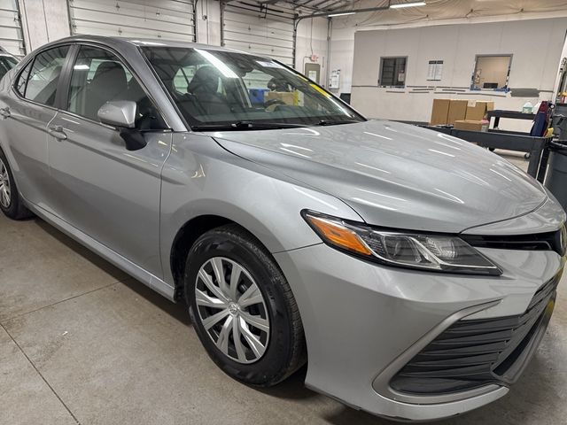 2022 Toyota Camry Hybrid LE