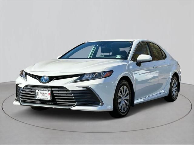 2022 Toyota Camry Hybrid LE