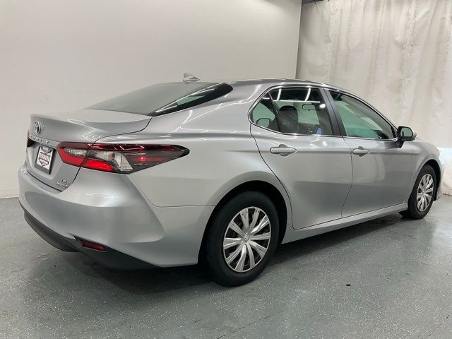 2022 Toyota Camry Hybrid LE