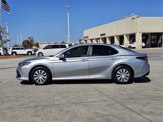 2022 Toyota Camry Hybrid LE