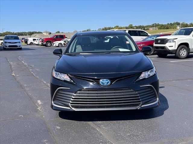 2022 Toyota Camry Hybrid LE