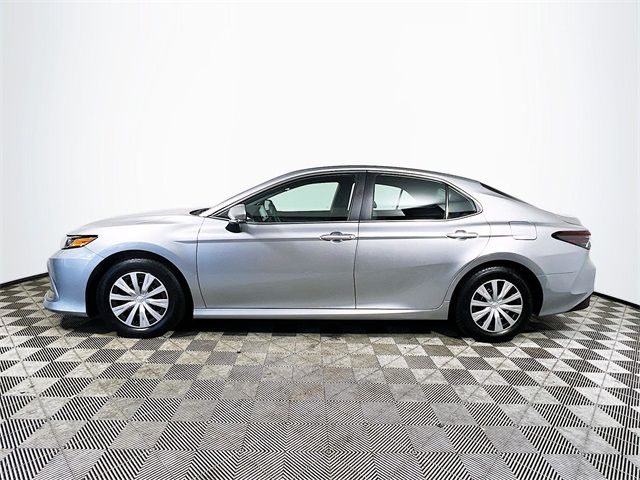 2022 Toyota Camry Hybrid LE