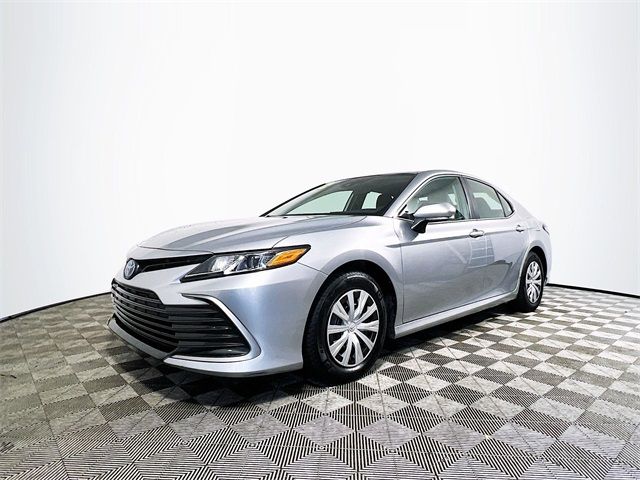 2022 Toyota Camry Hybrid LE