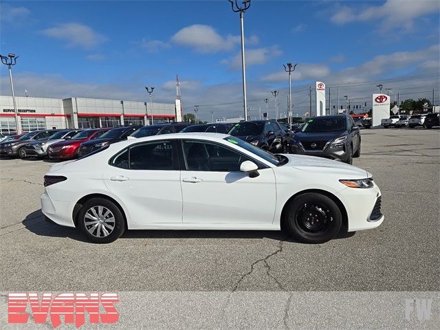 2022 Toyota Camry Hybrid LE