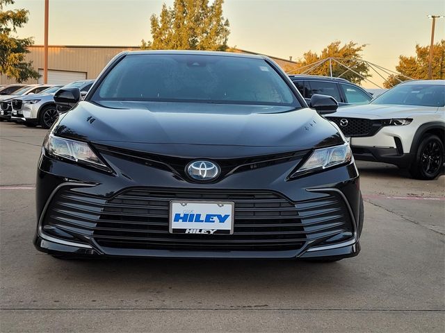 2022 Toyota Camry Hybrid LE